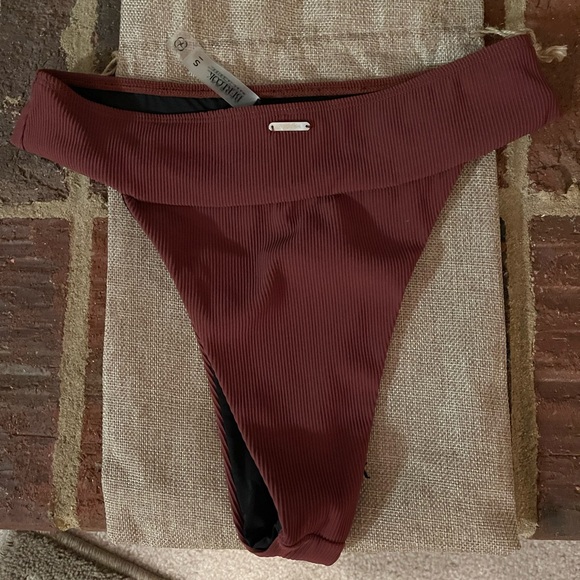 Berlook swim bottom (website link in description) - Picture 2 of 2